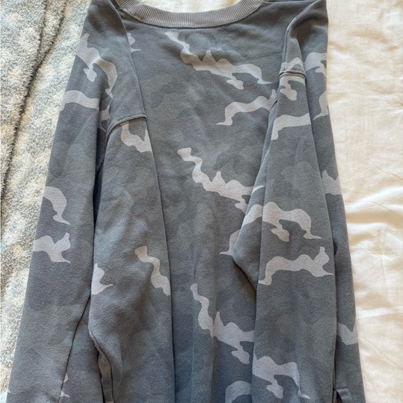 American Eagle Outfitters Gray camo Crewneck Sweater - Picture 2 of 3